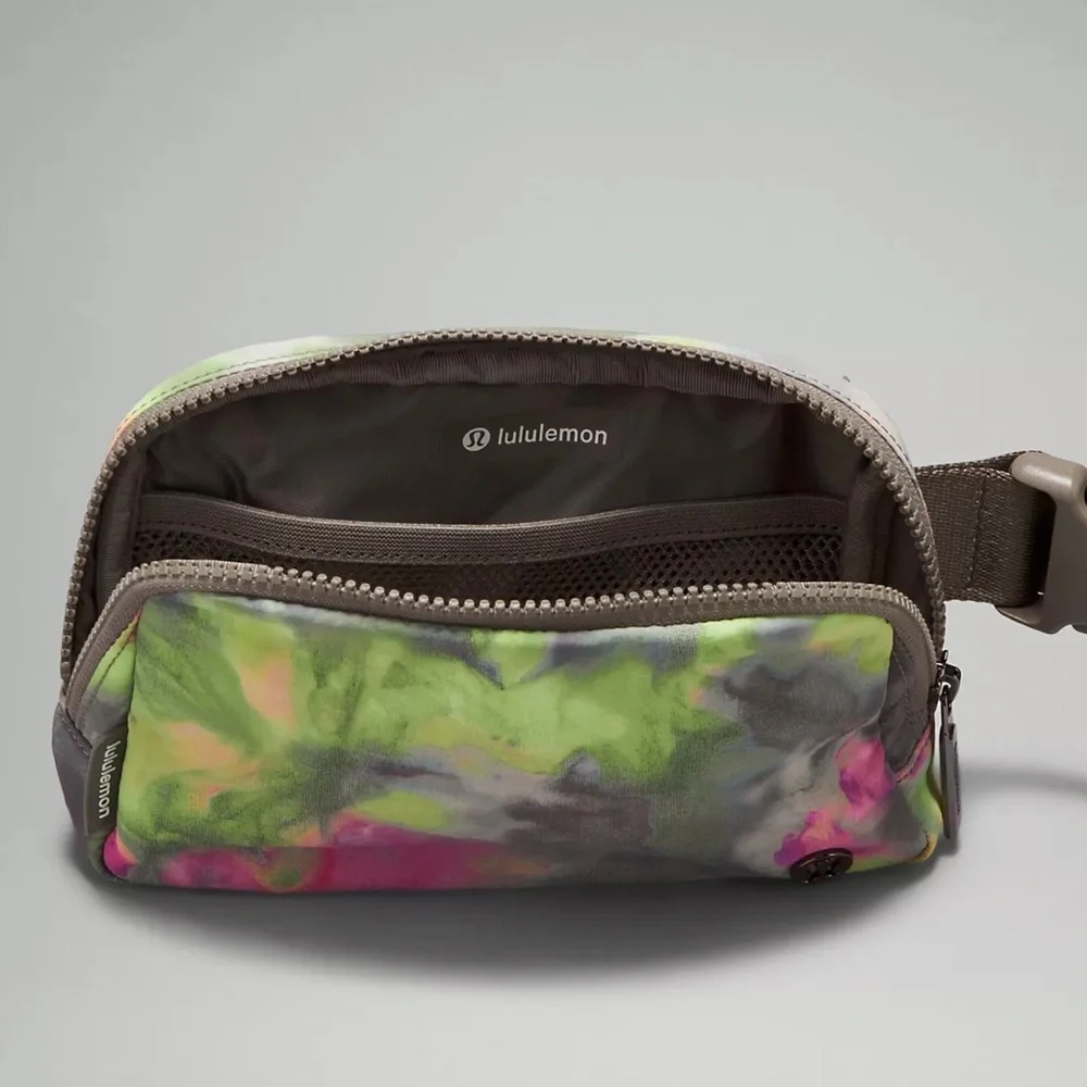 NEW LULULEMON EVERYWHERE BELT BAG HYPER DYE